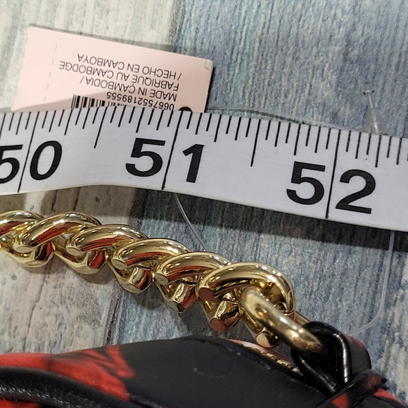 Victoria's Secret  Crossbody Purse. - Picture 5 of 11